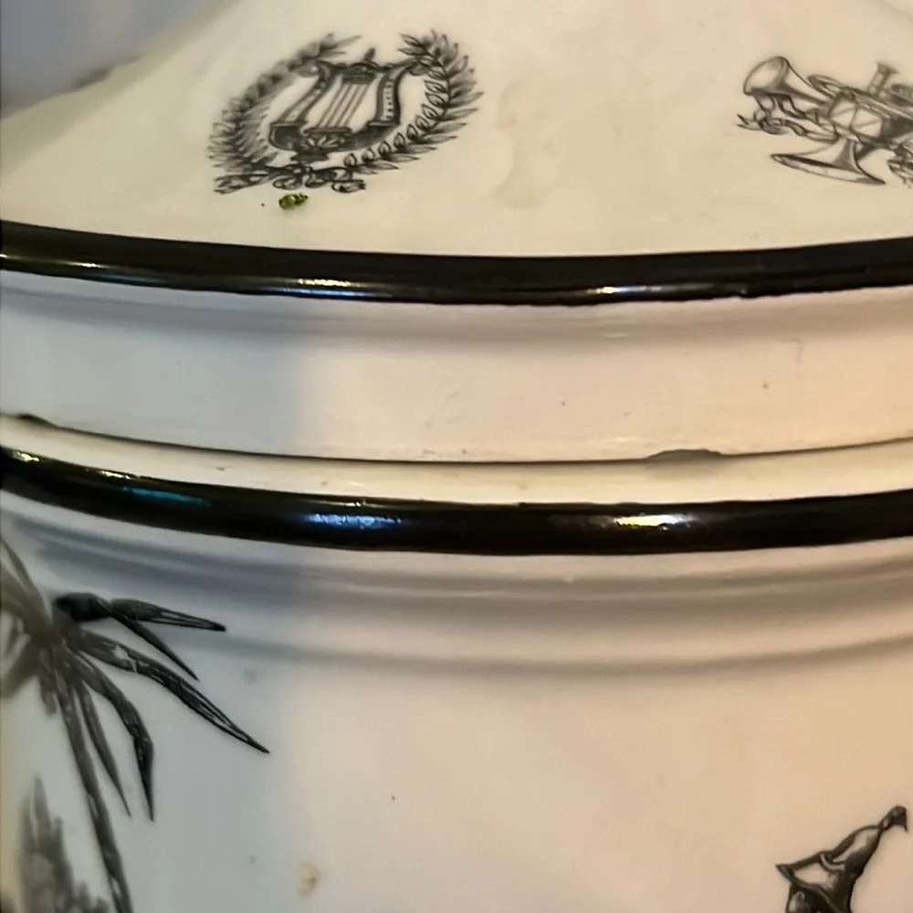Vintage Mottahedeh Italy black white canister 6.5” x 3.5”